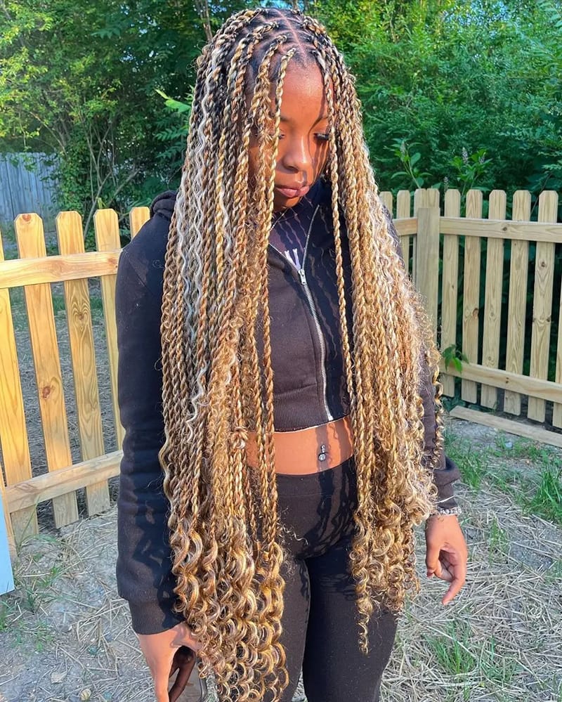 Long Twisted Braids with Different Colors