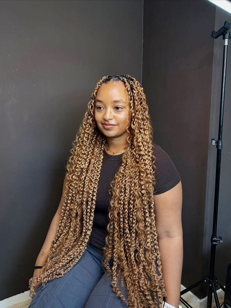 Long Twisted Braids with Different Colors