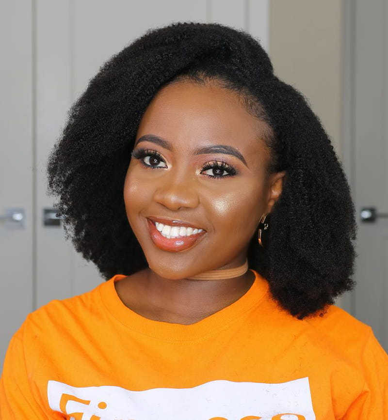 Side-Part Afro, Suitable for Professional Women